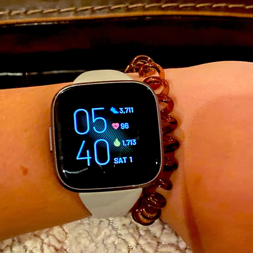 Selling my fit bit versa 2 (originally $250) selling for $100 or best offer